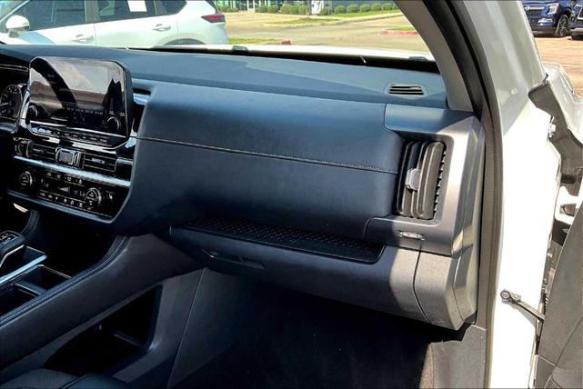 Photo of 2023 White Nissan Pathfinder