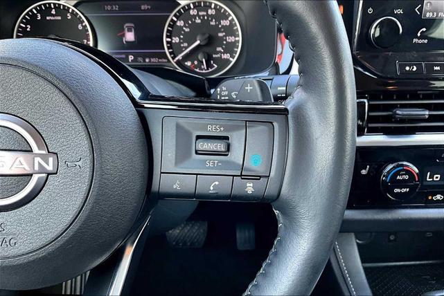 Photo of 2023 White Nissan Pathfinder