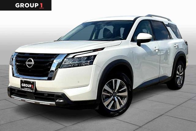 Photo of 2023 White Nissan Pathfinder