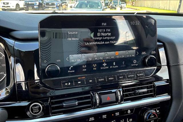 Photo of 2023 White Nissan Pathfinder