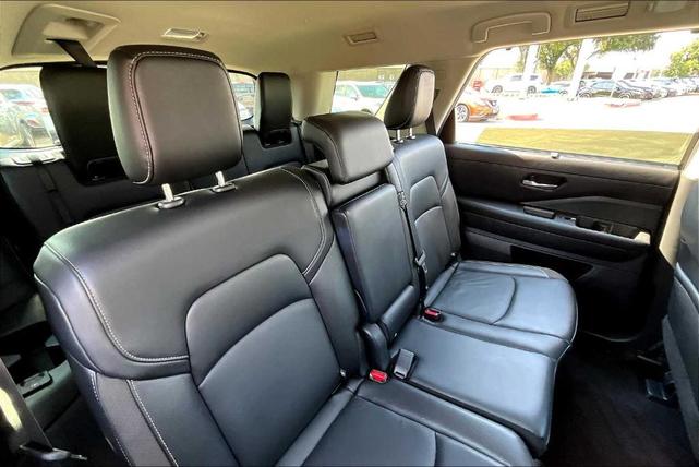 Photo of 2023 White Nissan Pathfinder