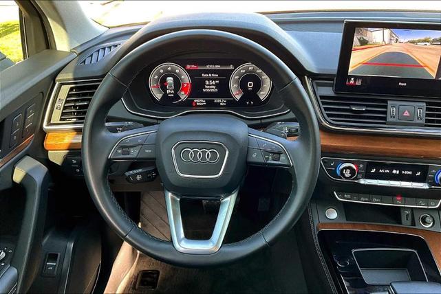 Photo of 2021 Manhattan Gray Metallic Audi Q5