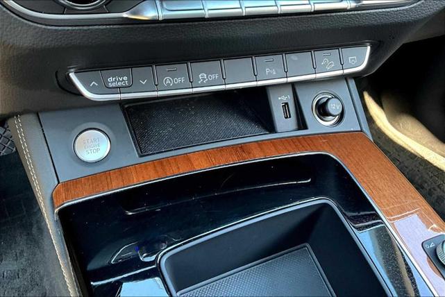 Photo of 2021 Manhattan Gray Metallic Audi Q5