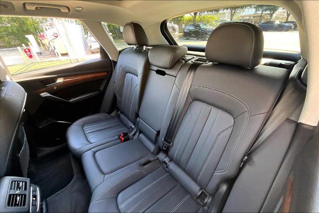 Photo of 2021 Manhattan Gray Metallic Audi Q5