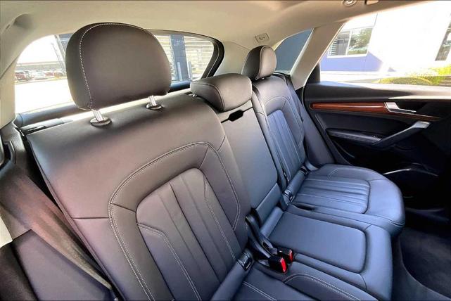 Photo of 2021 Manhattan Gray Metallic Audi Q5