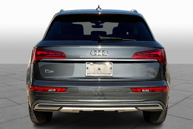 Photo of 2021 Manhattan Gray Metallic Audi Q5