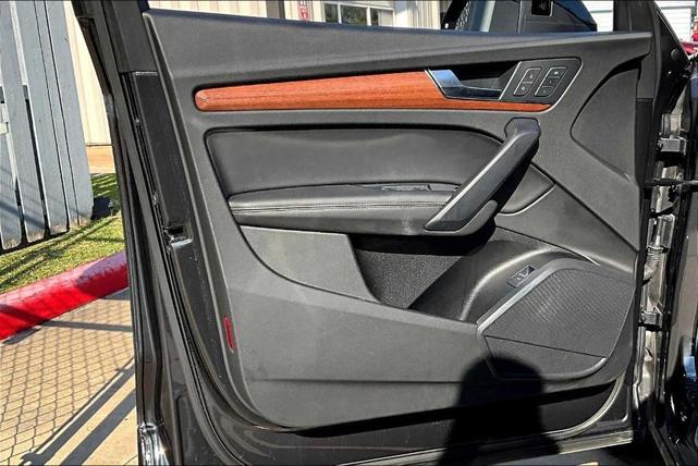 Photo of 2021 Manhattan Gray Metallic Audi Q5