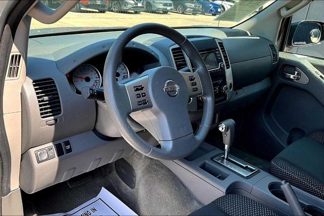 Photo of 2017 Brilliant Silver Nissan Frontier