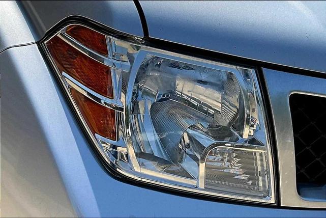 Photo of 2017 Brilliant Silver Nissan Frontier