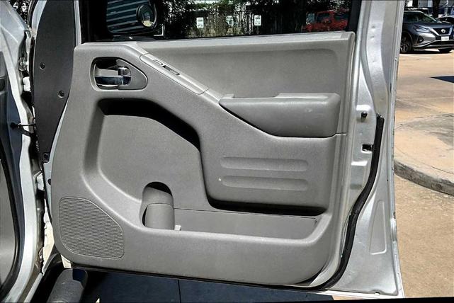 Photo of 2017 Brilliant Silver Nissan Frontier