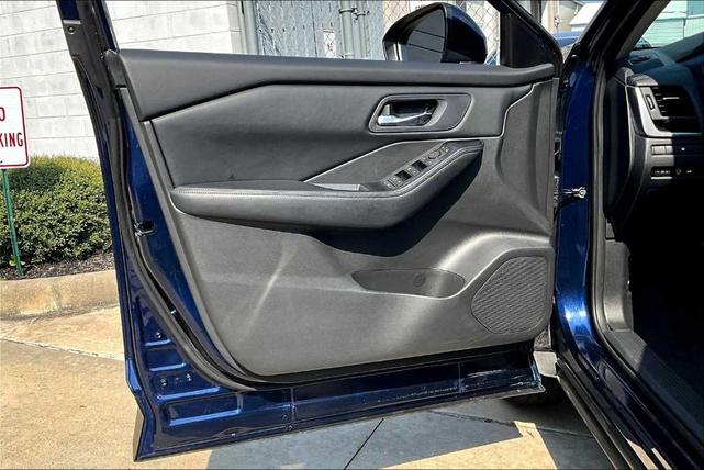 Photo of 2024 Deep Ocean Blue Nissan Rogue