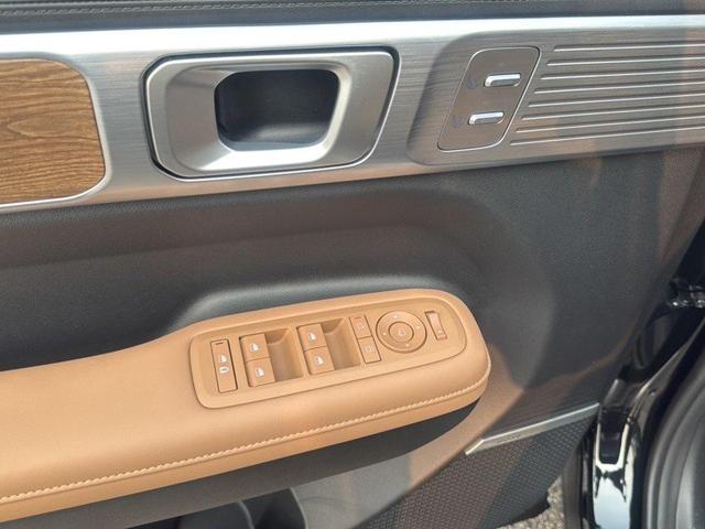 Photo of 2026 Phantom Black Hyundai SANTA FE HEV