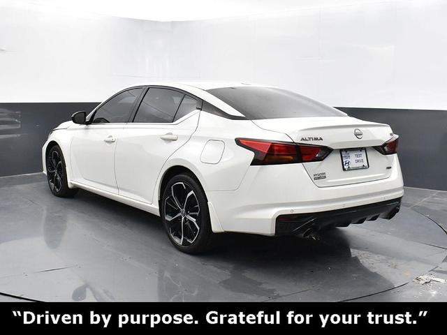 Photo of 2024 White Nissan Altima
