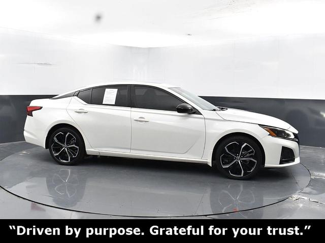 Photo of 2024 White Nissan Altima
