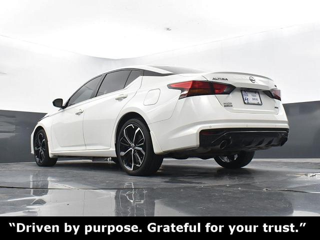 Photo of 2024 White Nissan Altima