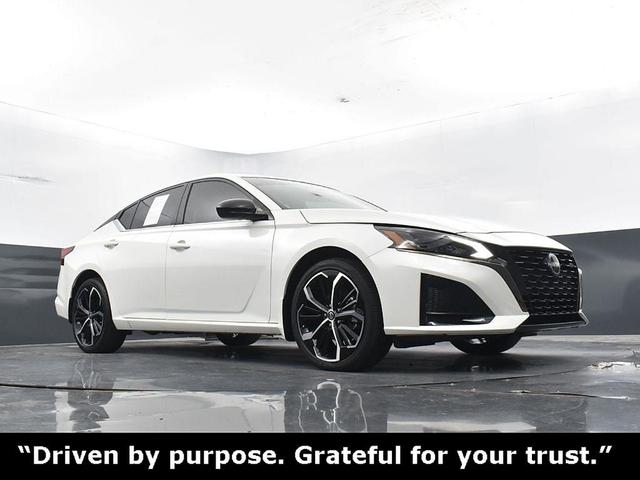 Photo of 2024 White Nissan Altima