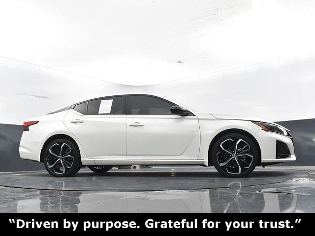 Photo of 2024 White Nissan Altima