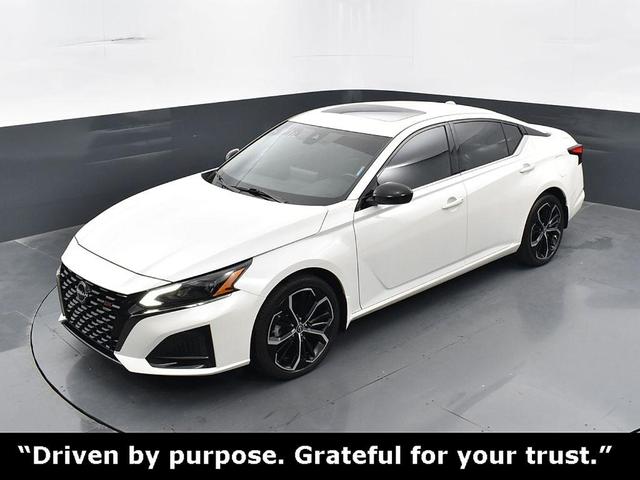 Photo of 2024 White Nissan Altima