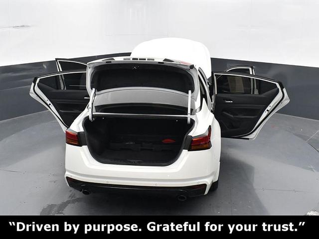Photo of 2024 White Nissan Altima