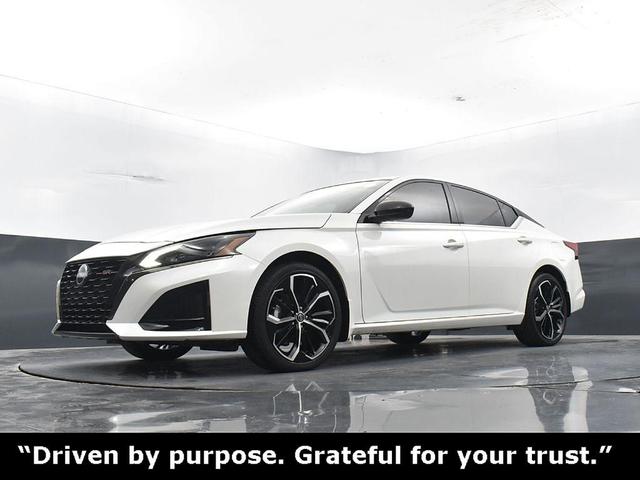 Photo of 2024 White Nissan Altima