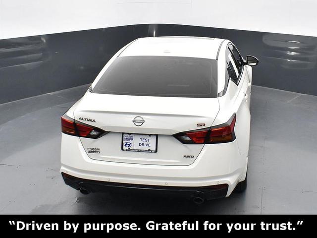 Photo of 2024 White Nissan Altima