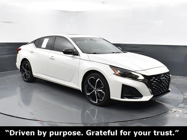 Photo of 2024 White Nissan Altima