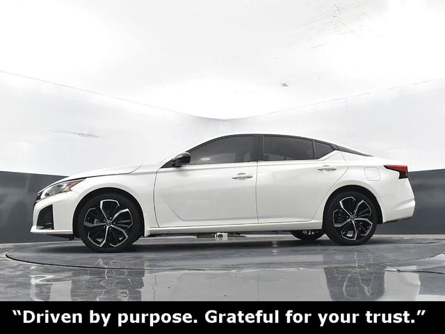 Photo of 2024 White Nissan Altima