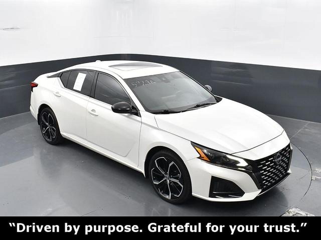 Photo of 2024 White Nissan Altima