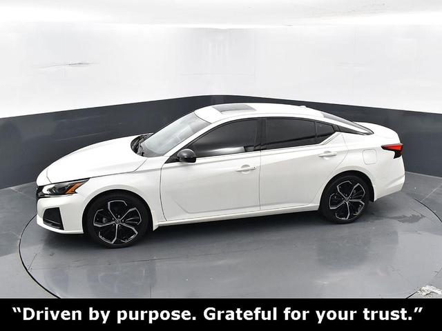 Photo of 2024 White Nissan Altima