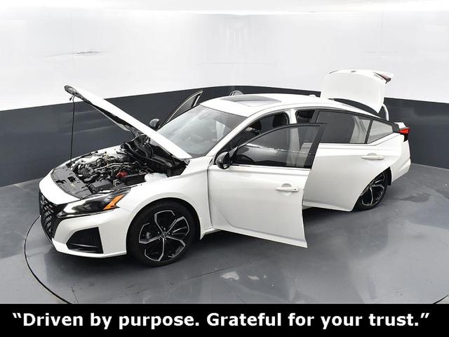 Photo of 2024 White Nissan Altima