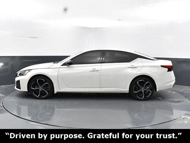 Photo of 2024 White Nissan Altima