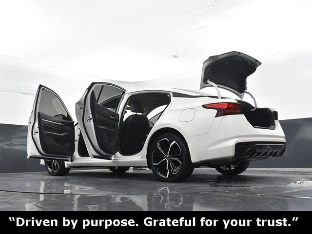 Photo of 2024 White Nissan Altima