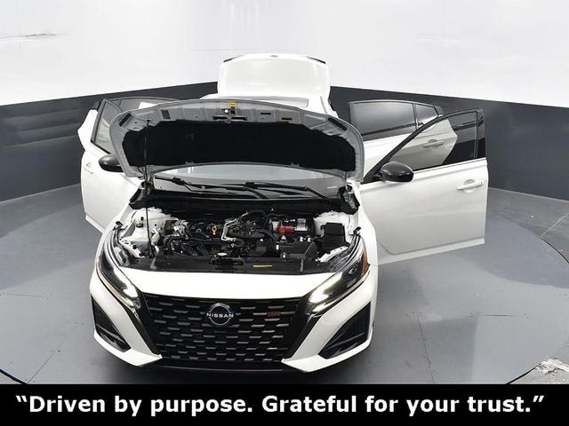 Photo of 2024 White Nissan Altima