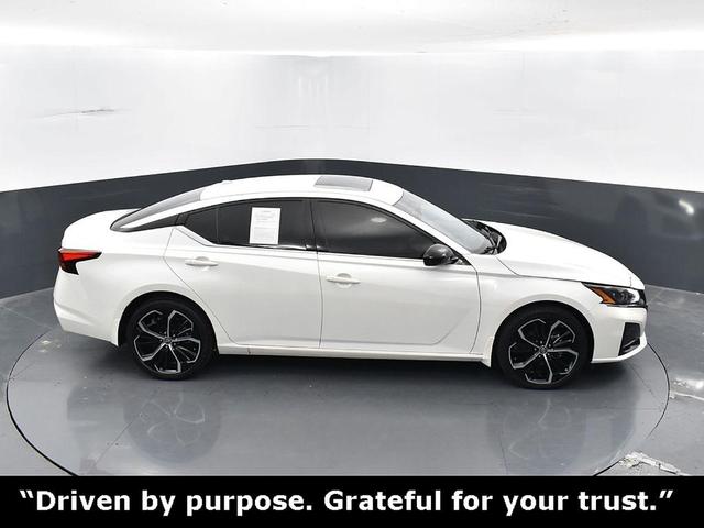 Photo of 2024 White Nissan Altima