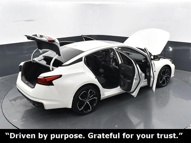 Photo of 2024 White Nissan Altima