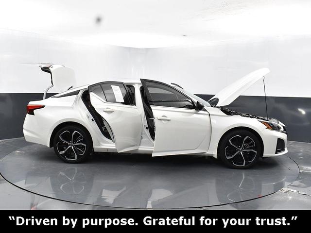 Photo of 2024 White Nissan Altima