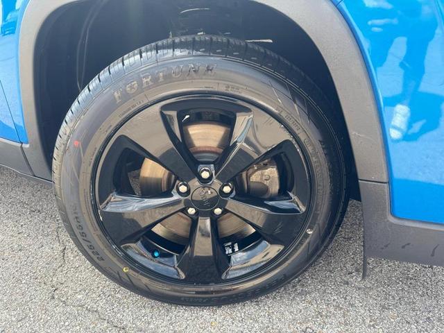 Photo of 2020 Hydro Blue Pearlcoat Jeep Cherokee