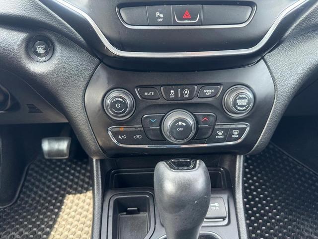 Photo of 2020 Hydro Blue Pearlcoat Jeep Cherokee