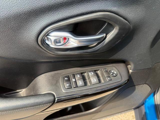 Photo of 2020 Hydro Blue Pearlcoat Jeep Cherokee