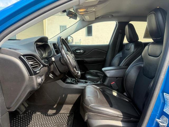 Photo of 2020 Hydro Blue Pearlcoat Jeep Cherokee
