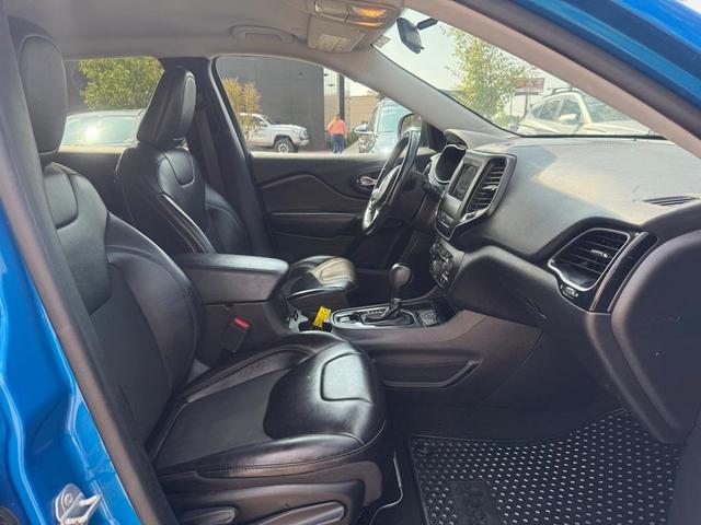 Photo of 2020 Hydro Blue Pearlcoat Jeep Cherokee
