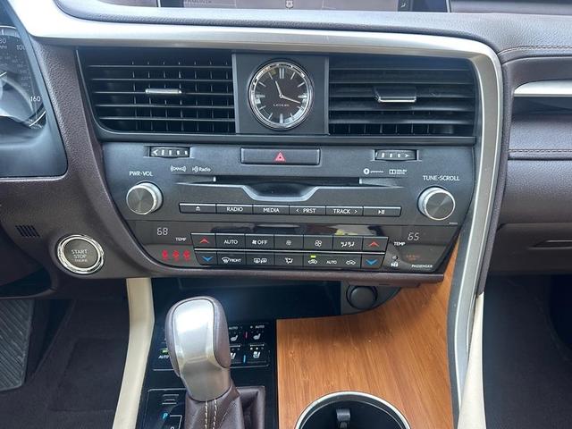 Photo of 2017 Silver Lining Metallic Lexus RX 350