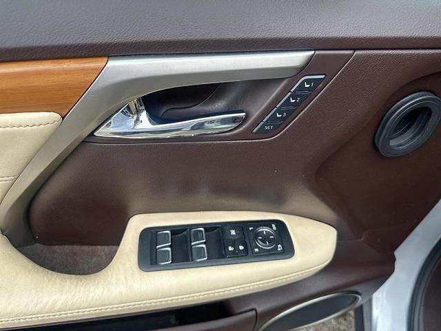 Photo of 2017 Silver Lining Metallic Lexus RX 350