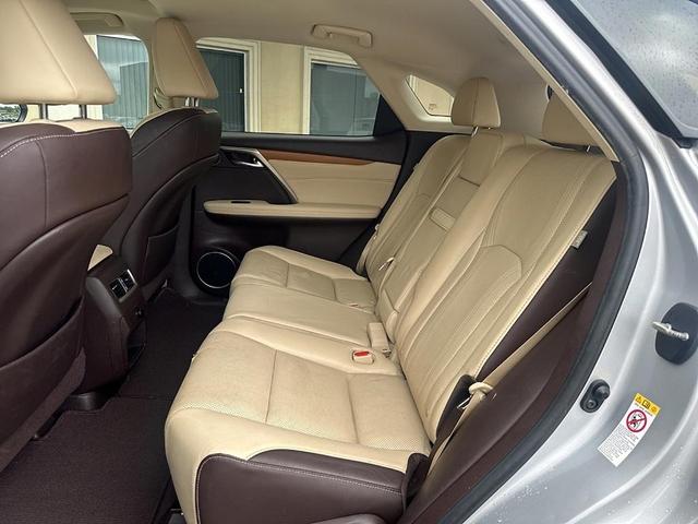 Photo of 2017 Silver Lining Metallic Lexus RX 350