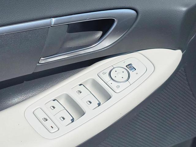 Photo of 2023 White Hyundai SONATA