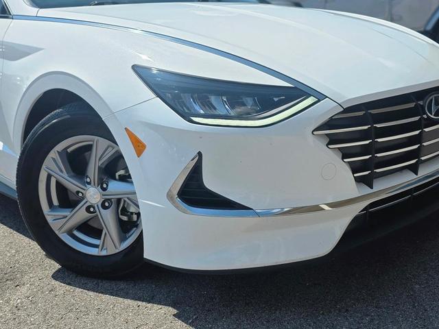 Photo of 2023 White Hyundai SONATA