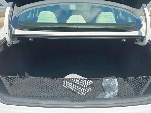 Photo of 2023 White Hyundai SONATA