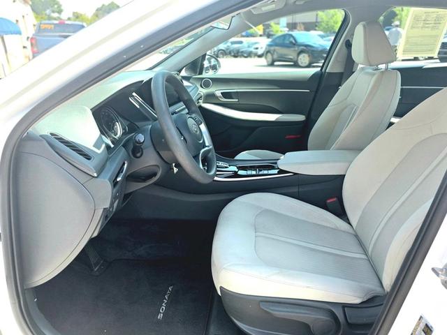 Photo of 2023 White Hyundai SONATA