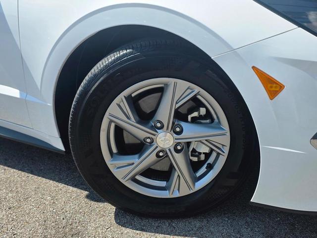 Photo of 2023 White Hyundai SONATA