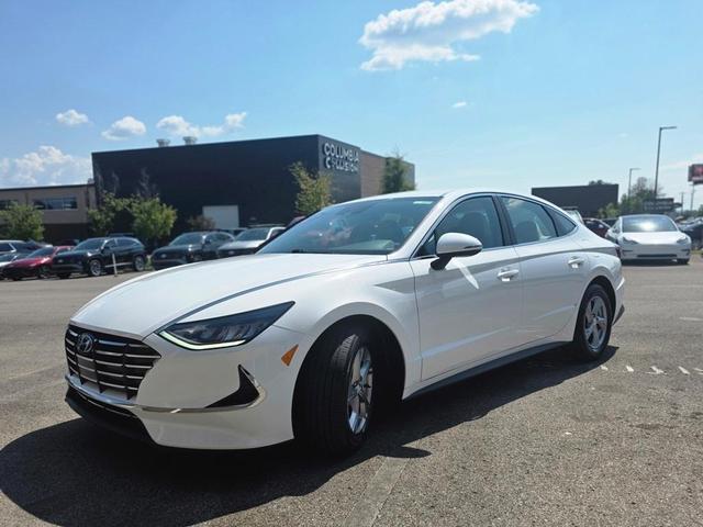 Photo of 2023 White Hyundai SONATA
